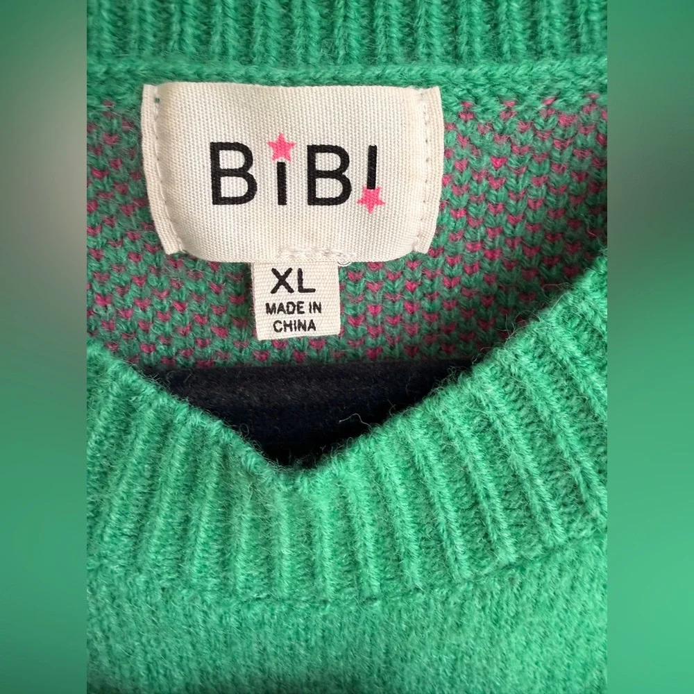 BiBi Green Sweater with Pink Floral Design - Picture 3 of 9
